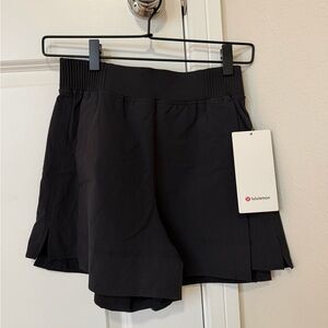 NWT lululemon athletica stretch woven relaxed fit HR short 4”